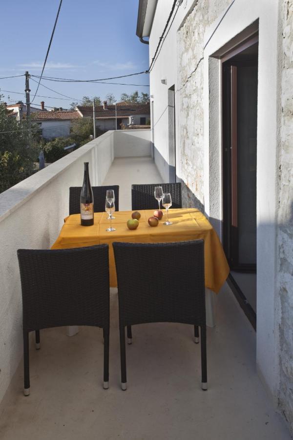 Holiday Apartment In Funtana With Balcony, Air Conditioning, Wifi, Washing Machine 4982-1 Extérieur photo