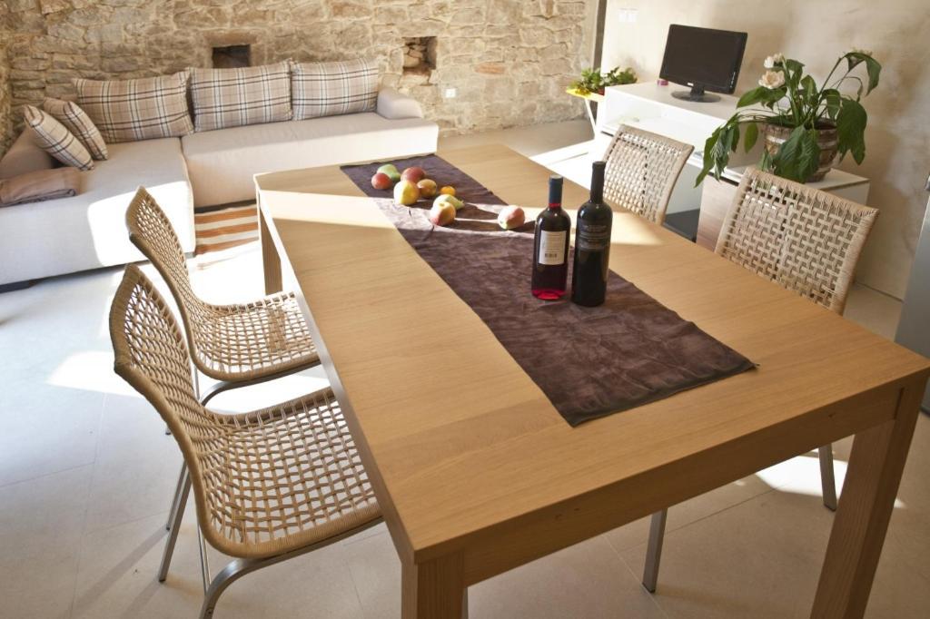 Holiday Apartment In Funtana With Balcony, Air Conditioning, Wifi, Washing Machine 4982-1 Extérieur photo